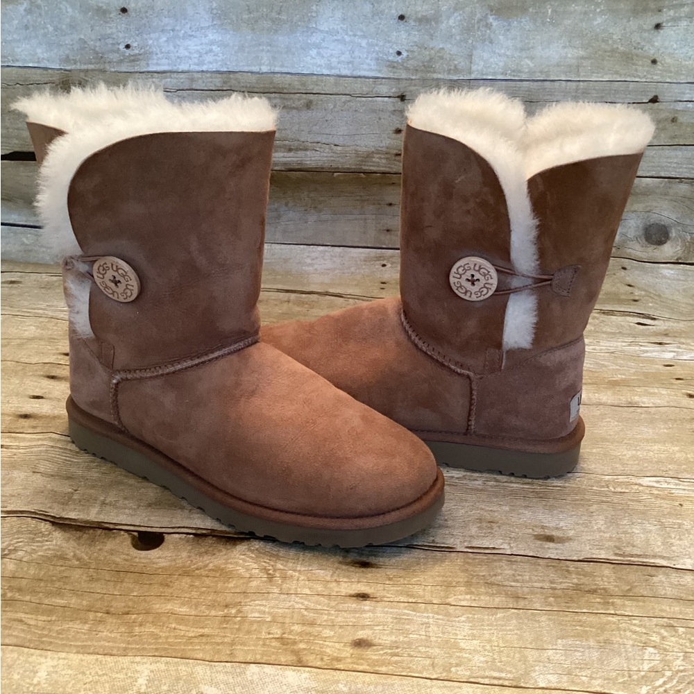 UGG Bailey Button II Chestnut Sheepskin Boots Women’s Size 8 Classic Winter